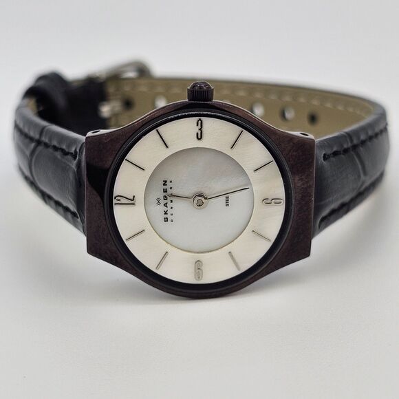 Skagen Women's Watch 24MM MOP White Dial Black Leather Bands Up 6.5" New Battery - Picture 1 of 14